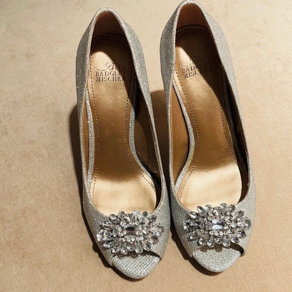 Beautiful never been worn silver pumps! Looks great for any formal event. - Picture 2 of 8